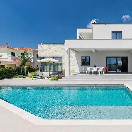 Annie Comfortable Holiday Villa