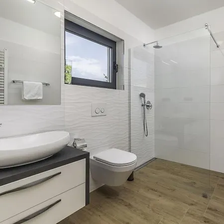 Annie Comfortable Holiday Villa Porec